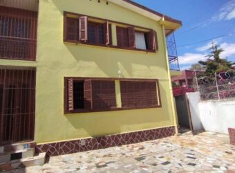 À louer : Maison à étage F6 pour usage professionnel à Tsimbazaza, Antananarivo