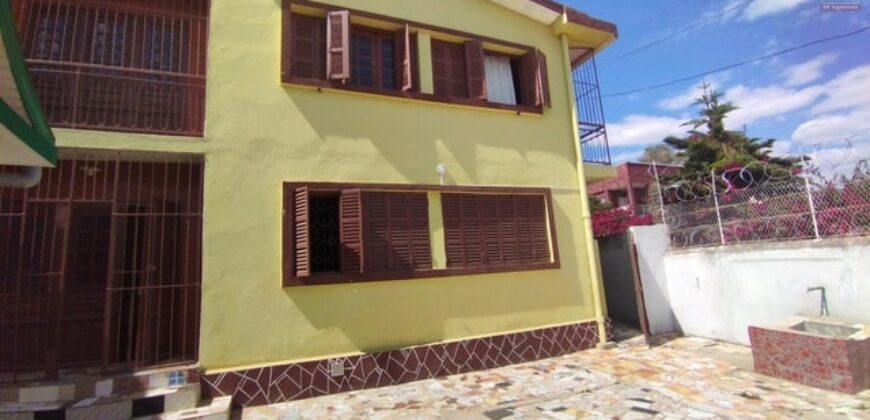 À louer : Maison à étage F6 pour usage professionnel à Tsimbazaza, Antananarivo