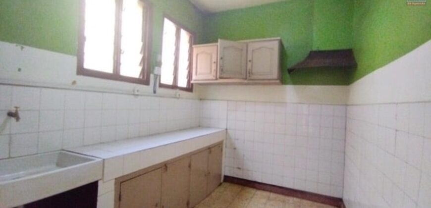 À louer : Maison à étage F6 pour usage professionnel à Tsimbazaza, Antananarivo