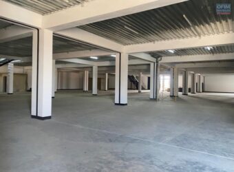 A louer un entrepôt de 4 200 m² avec grand parking à Anosizato