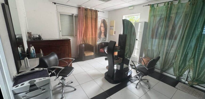 A louer : Local professionnel de 31 m² idéal pour salon de coiffure, Le Tampon