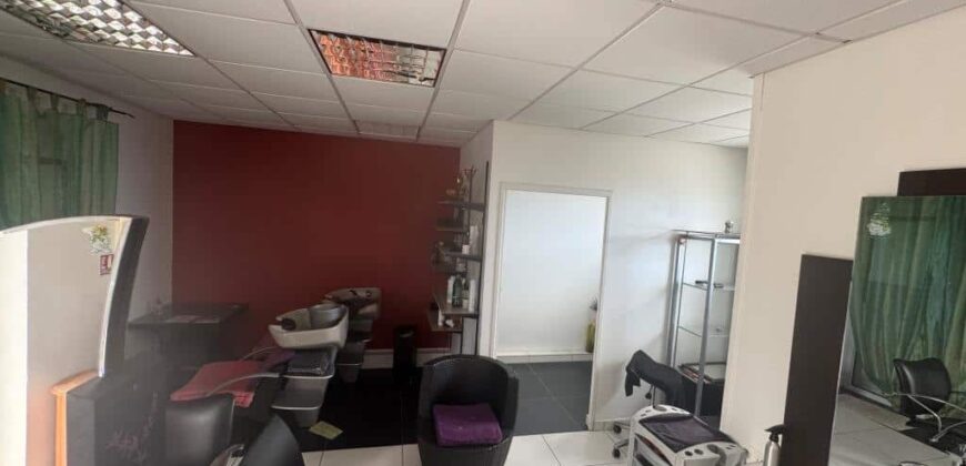 A louer : Local professionnel de 31 m² idéal pour salon de coiffure, Le Tampon