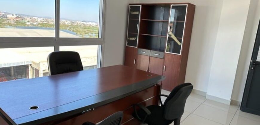 Location d’un bureau meublé de 60m² avec parking à Alarobia